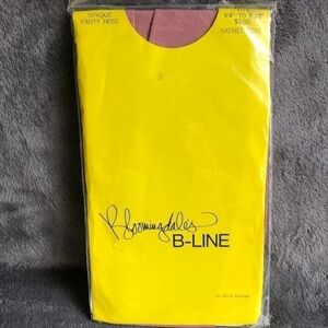 Bloomingdales B-Line Opaque Pantyhose Sachet Rose Vintage  Nylon Tights RN14060